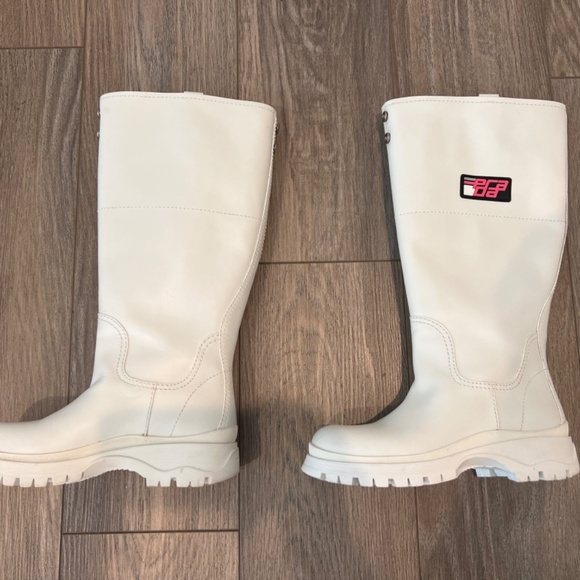 White Prada waterproof boots size 6 - Picture 5 of 13